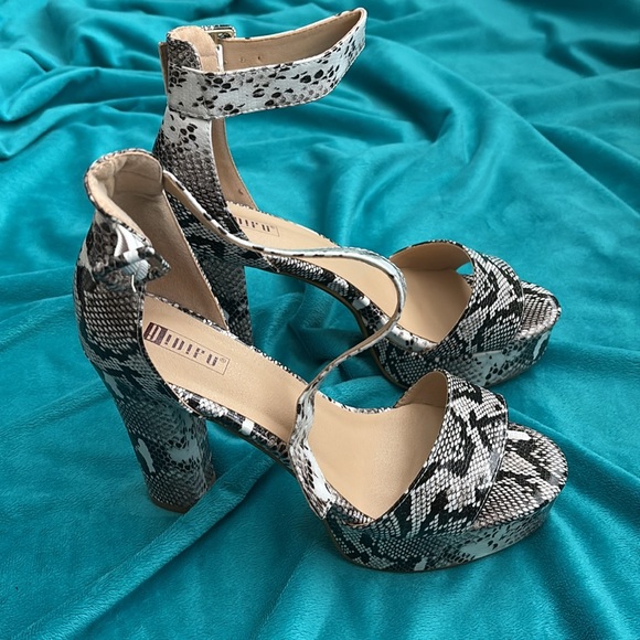 Snakeskin Heels - Picture 5 of 10